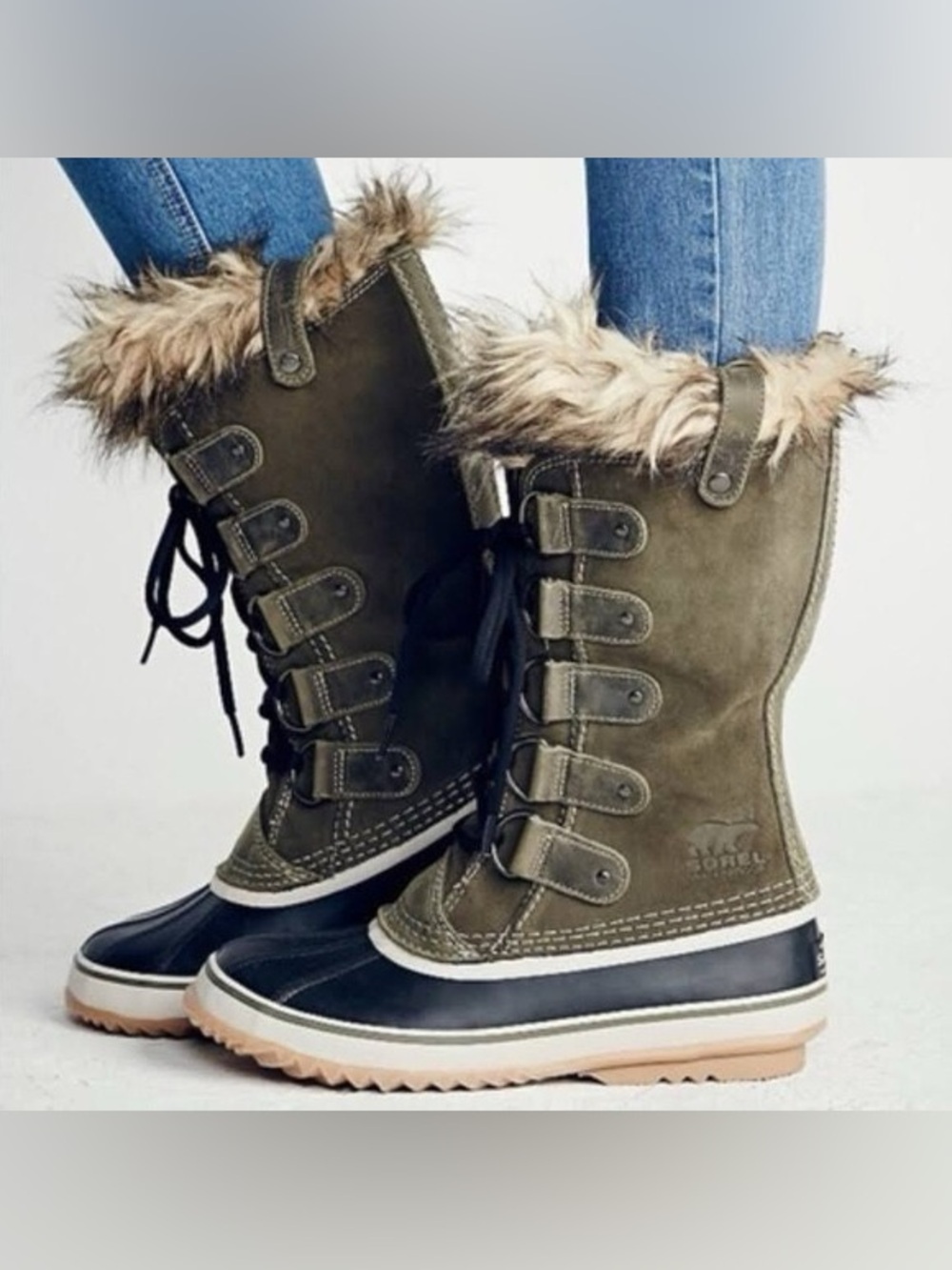 SOREL Women’s Joan Of Arctic Winter Boots Green and Black
size 8